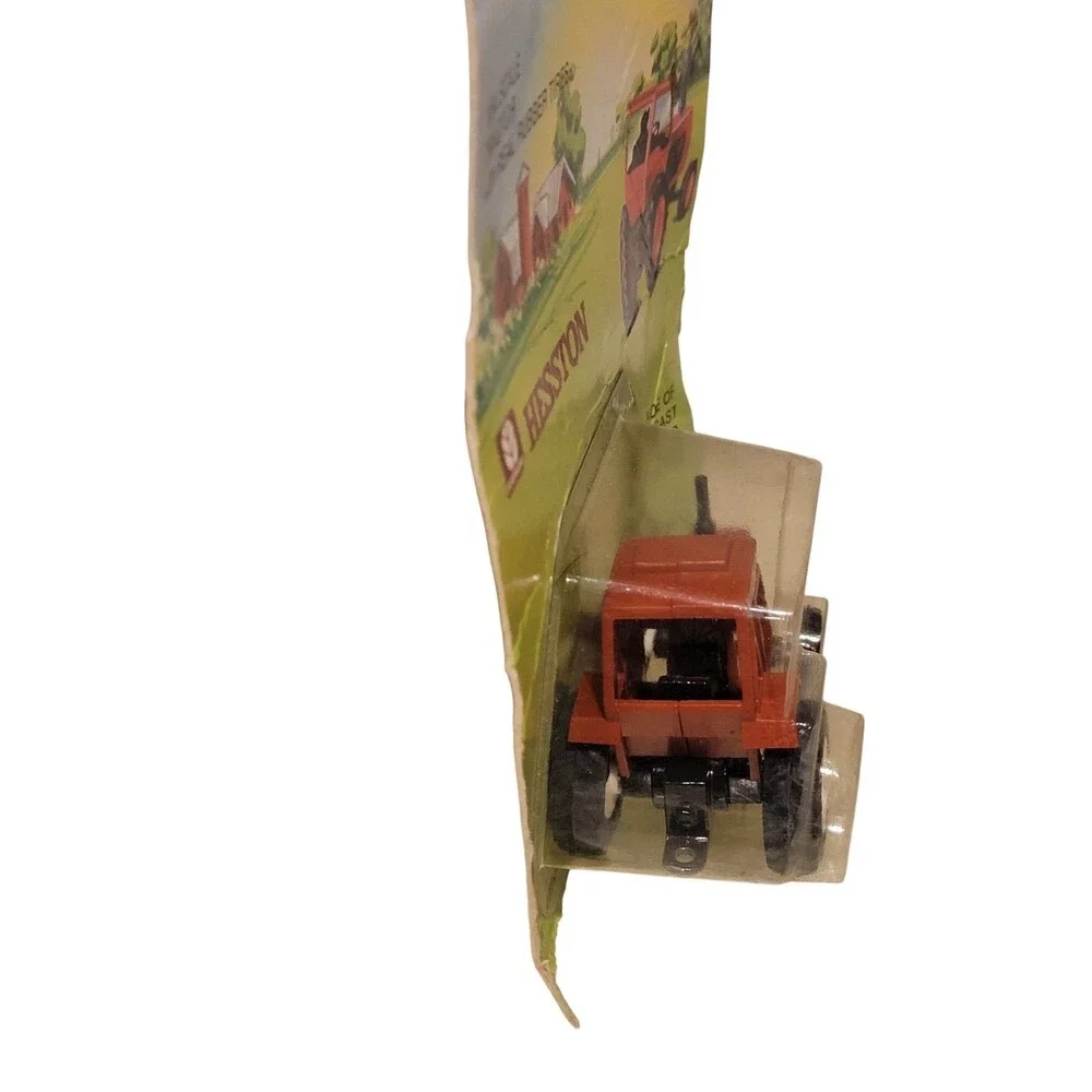 NIB Mini Toys Inc. 1/64 Hesston 130-90DT 4WD Tractor Die Cast And Plastic USA